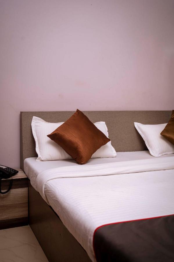 Gs Residency Hotel Guwahati Bagian luar foto